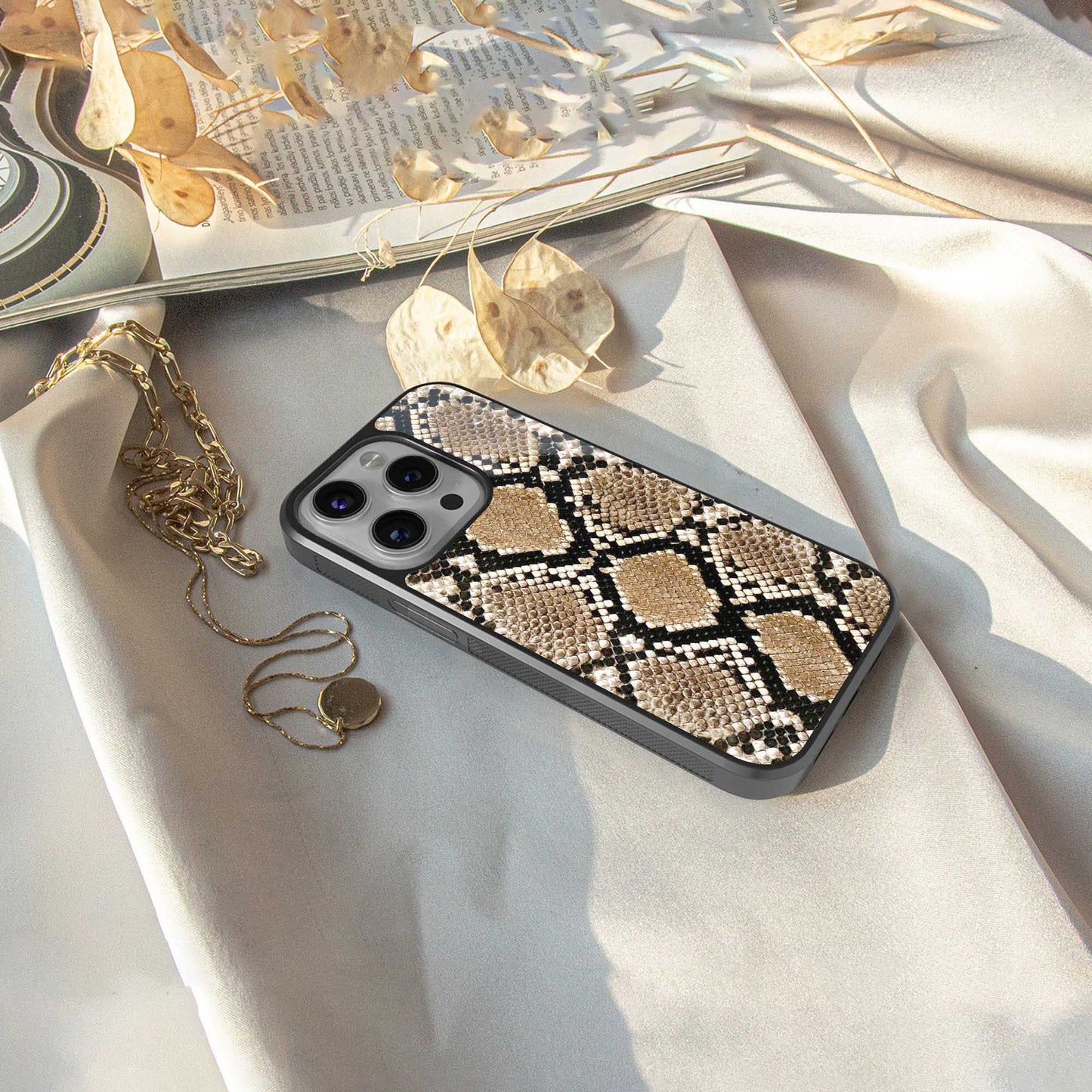Scaly Chic Phone Case for Iphone 16 | Glass Case