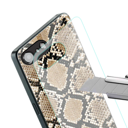 Scaly Chic stylish phone case for iphone 16e | glossy glass and slim fit